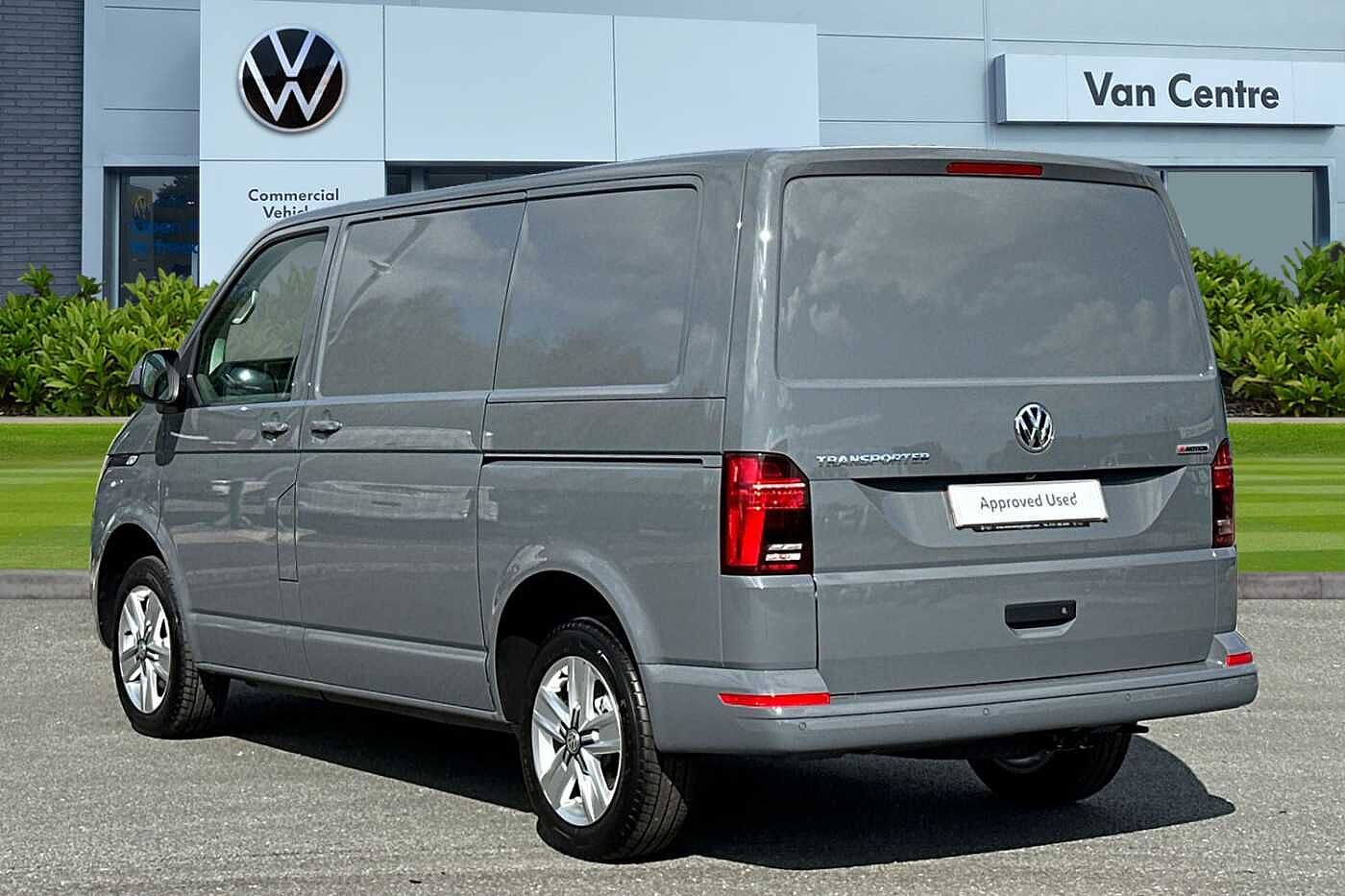 Volkswagen Transporter T32 Highline SWB 150PS DSG 4 Motion - LED's/Nav
