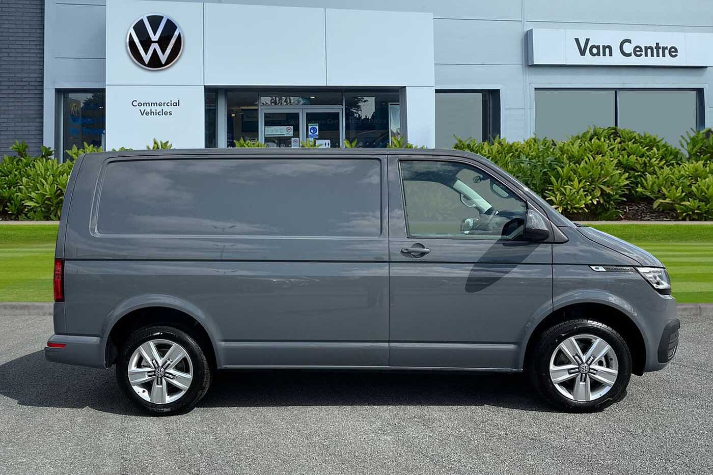 Volkswagen Transporter T32 Highline SWB 150PS DSG 4 Motion - LED's/Nav