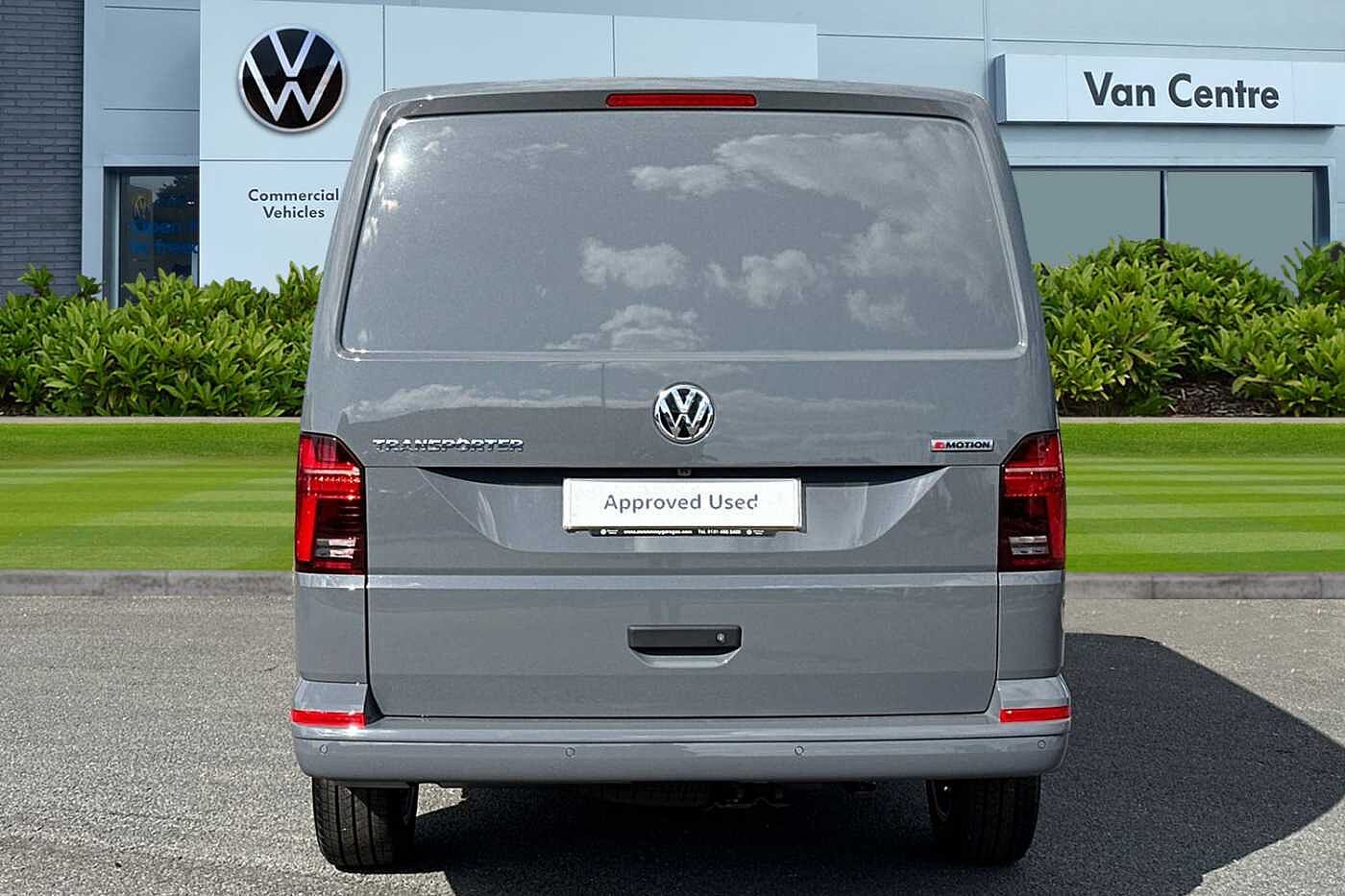 Volkswagen Transporter T32 Highline SWB 150PS DSG 4 Motion - LED's/Nav