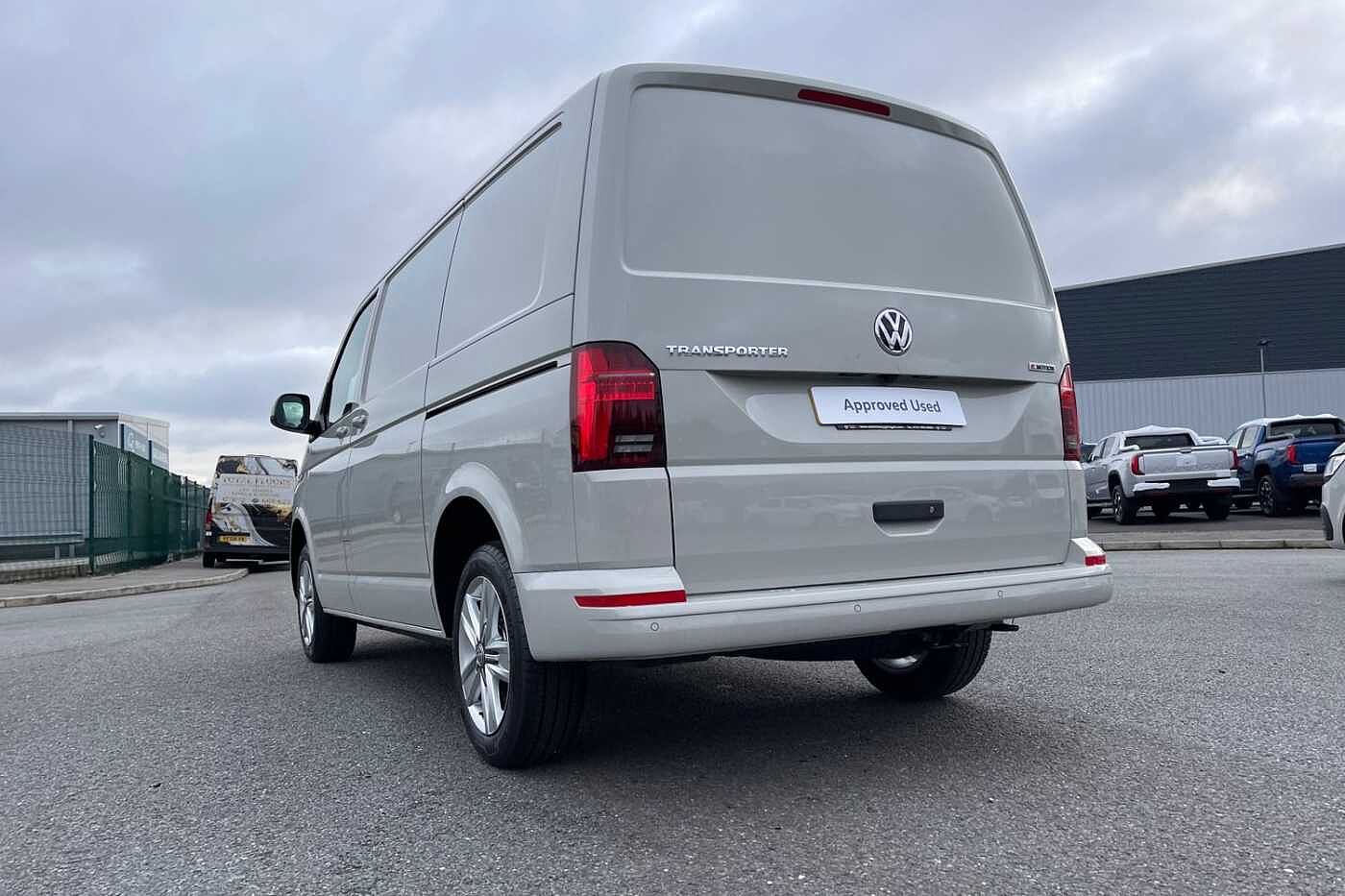Volkswagen Transporter T32 Highline SWB 150PS DSG 4 Motion - LED's/Nav