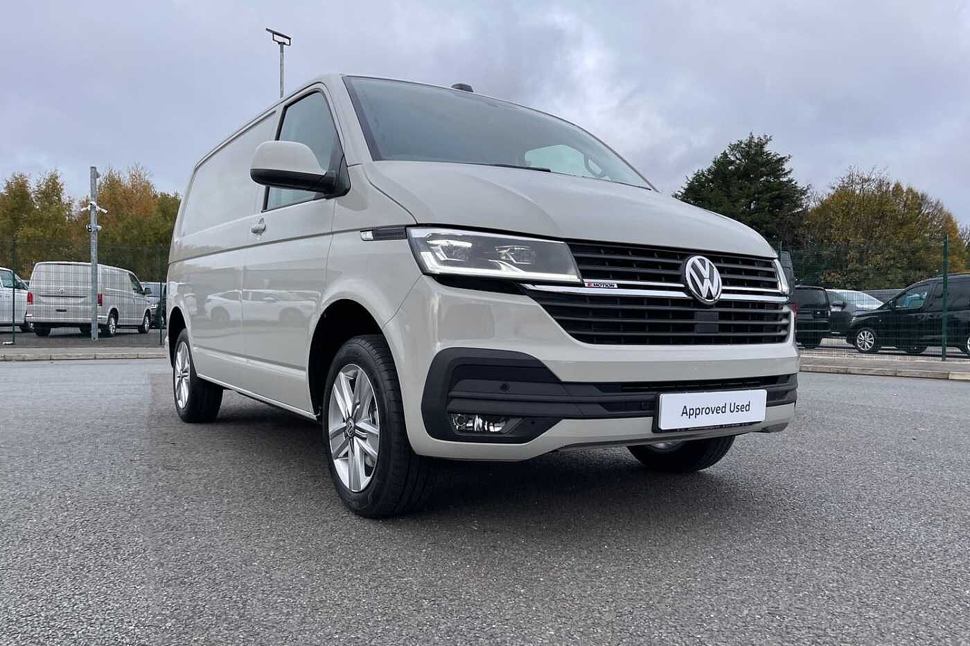 Volkswagen Transporter T32 Highline SWB 150PS DSG 4 Motion - LED's/Nav