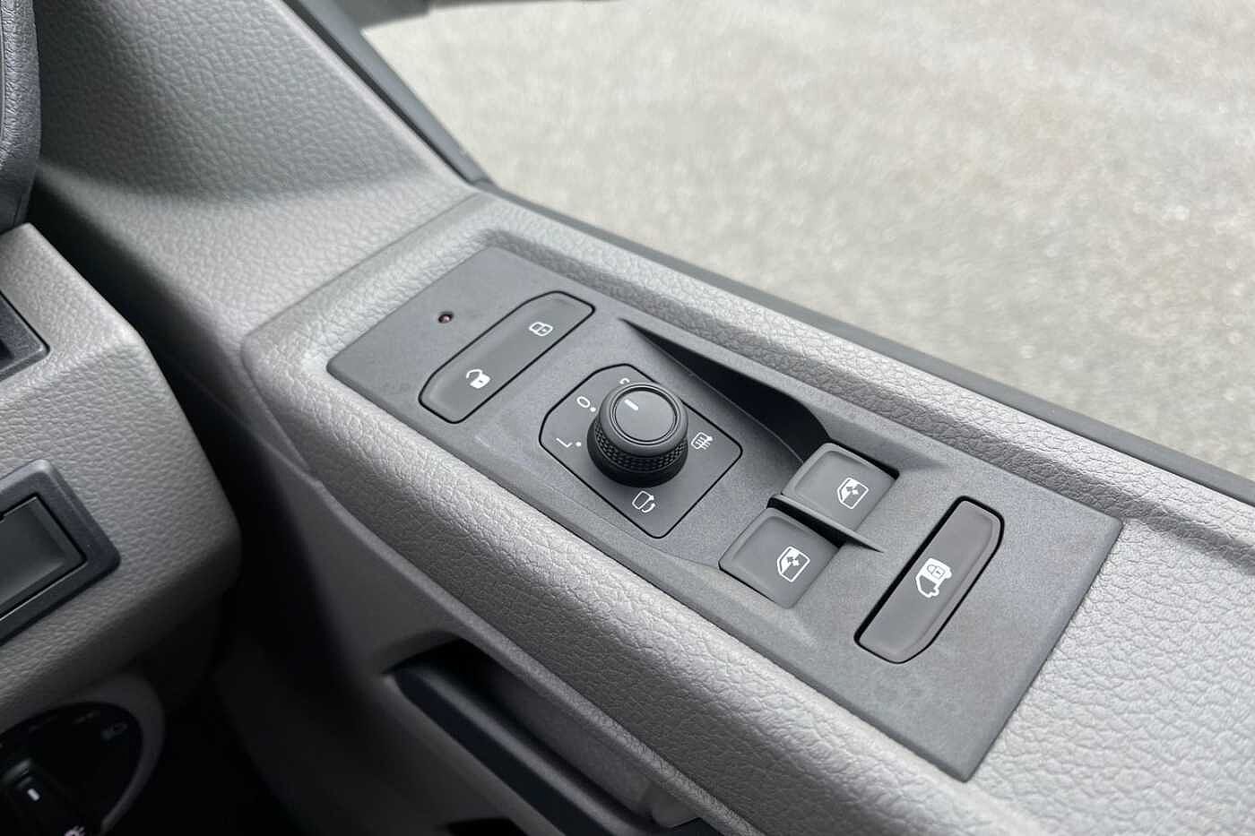 Volkswagen Transporter T32 Highline SWB 150PS DSG 4 Motion - LED's/Nav