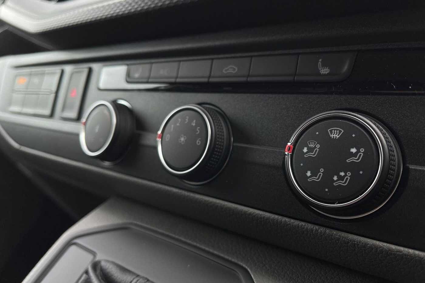 Volkswagen Transporter T32 Highline SWB 150PS DSG 4 Motion - LED's/Nav