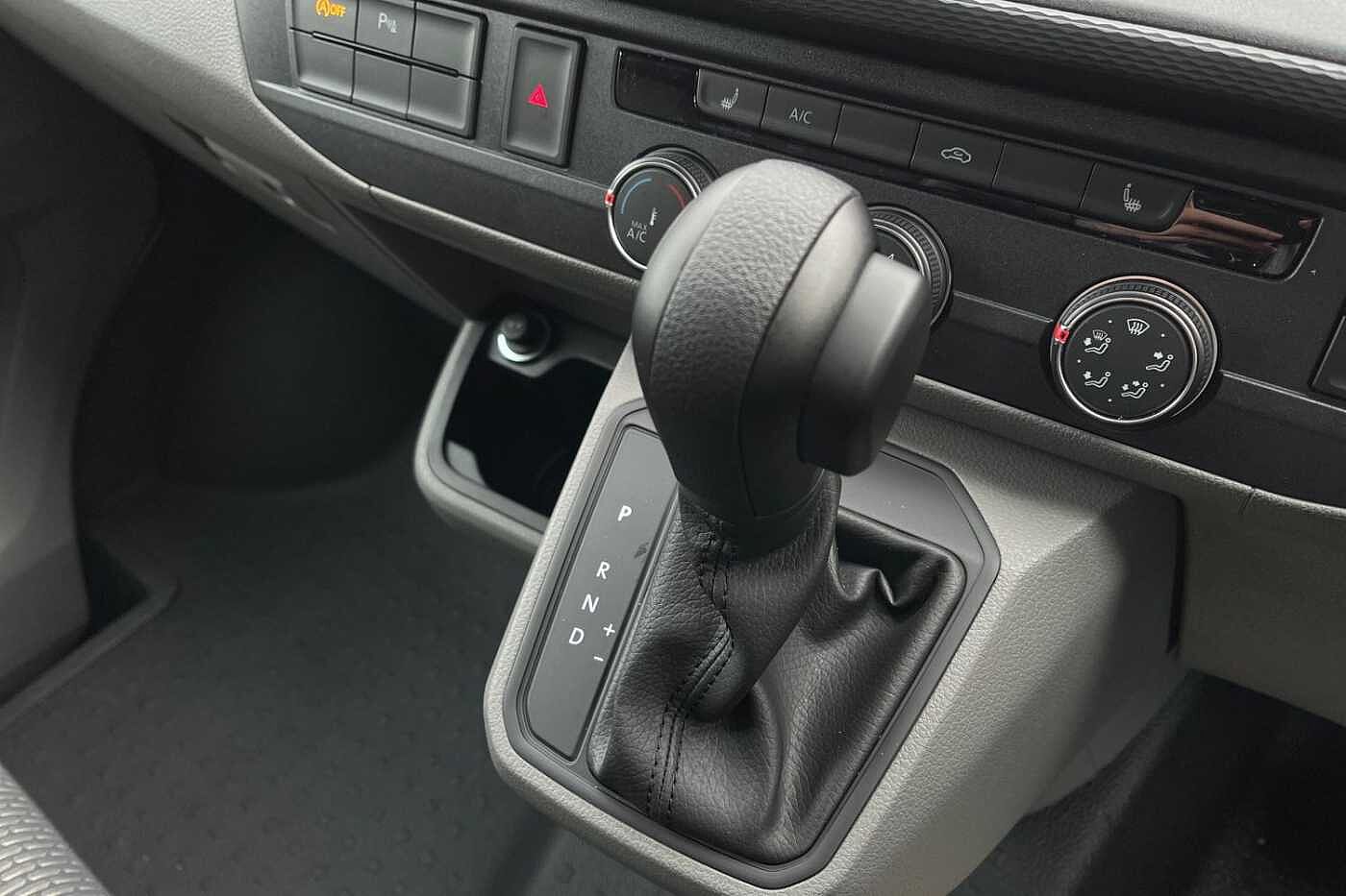 Volkswagen Transporter T32 Highline SWB 150PS DSG 4 Motion - LED's/Nav