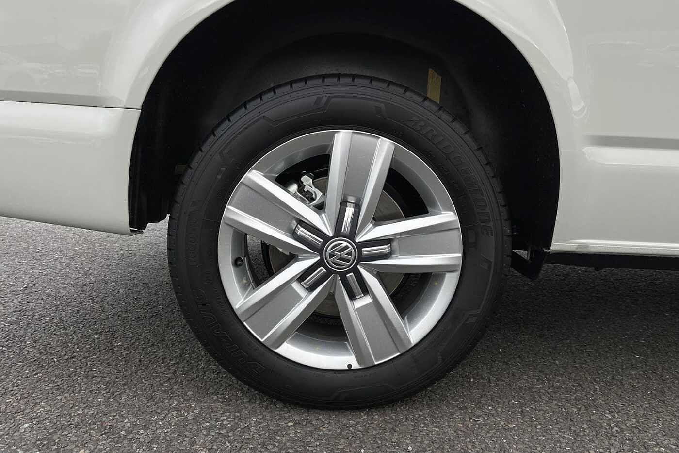 Volkswagen Transporter T32 Highline SWB 150PS DSG 4 Motion - LED's/Nav