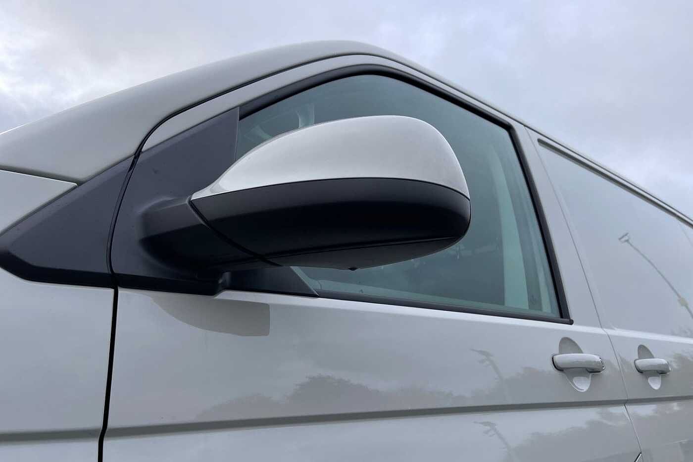 Volkswagen Transporter T32 Highline SWB 150PS DSG 4 Motion - LED's/Nav