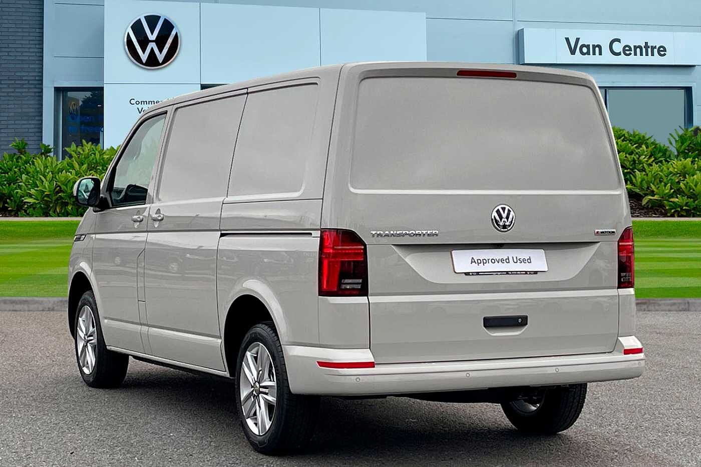 Volkswagen Transporter T32 Highline SWB 150PS DSG 4 Motion - LED's/Nav