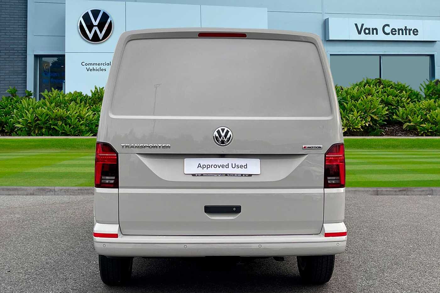 Volkswagen Transporter T32 Highline SWB 150PS DSG 4 Motion - LED's/Nav
