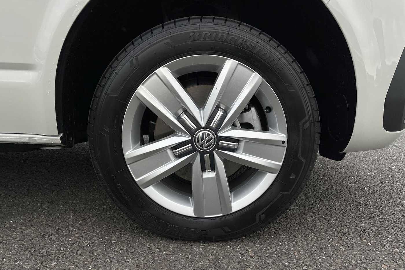 Volkswagen Transporter T32 Highline SWB 150PS DSG 4 Motion - LED's/Nav