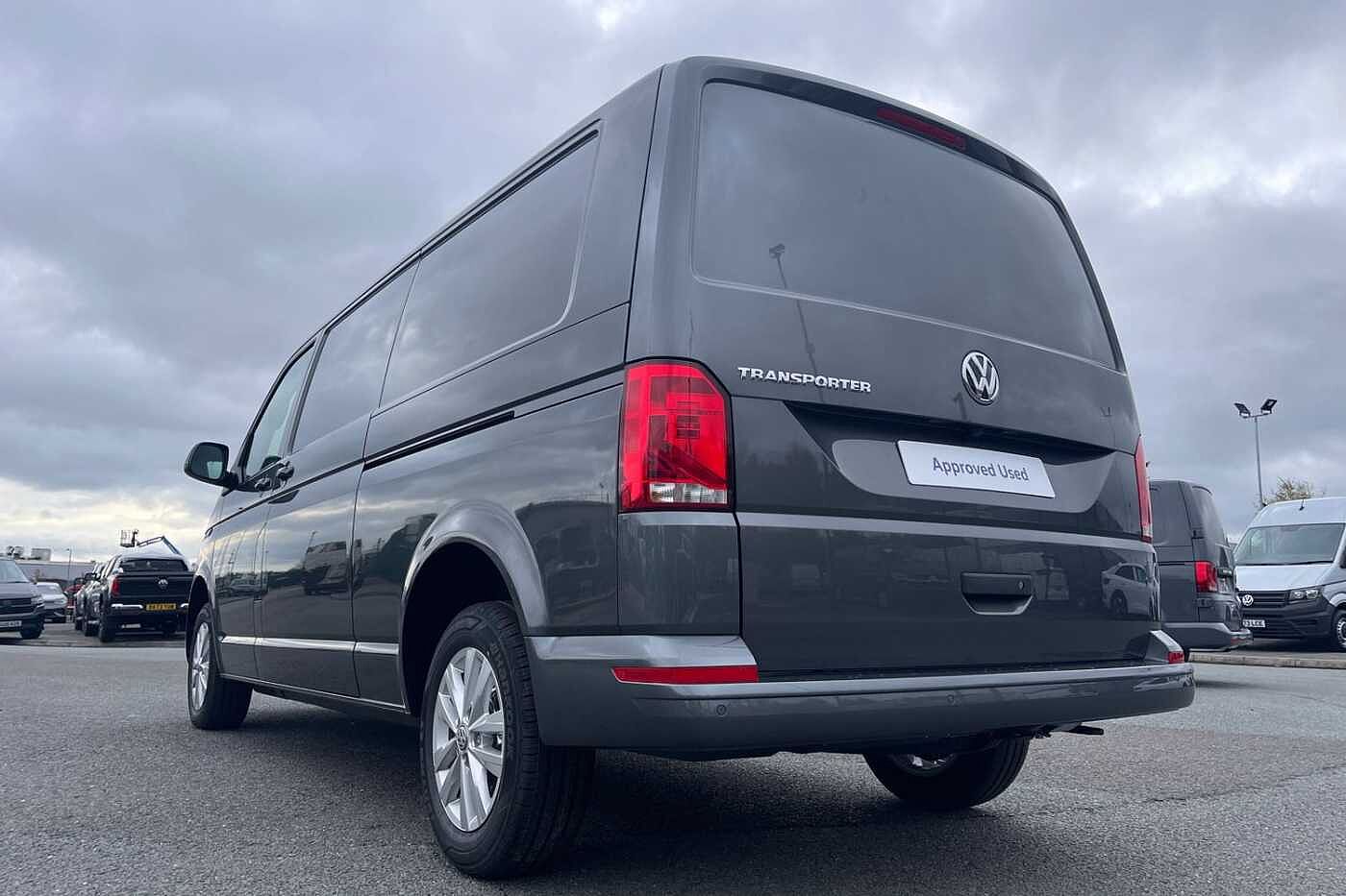 Volkswagen Transporter T28 Panel van Highline LWB 150 PS 2.0 TDI - Delivery Mileage