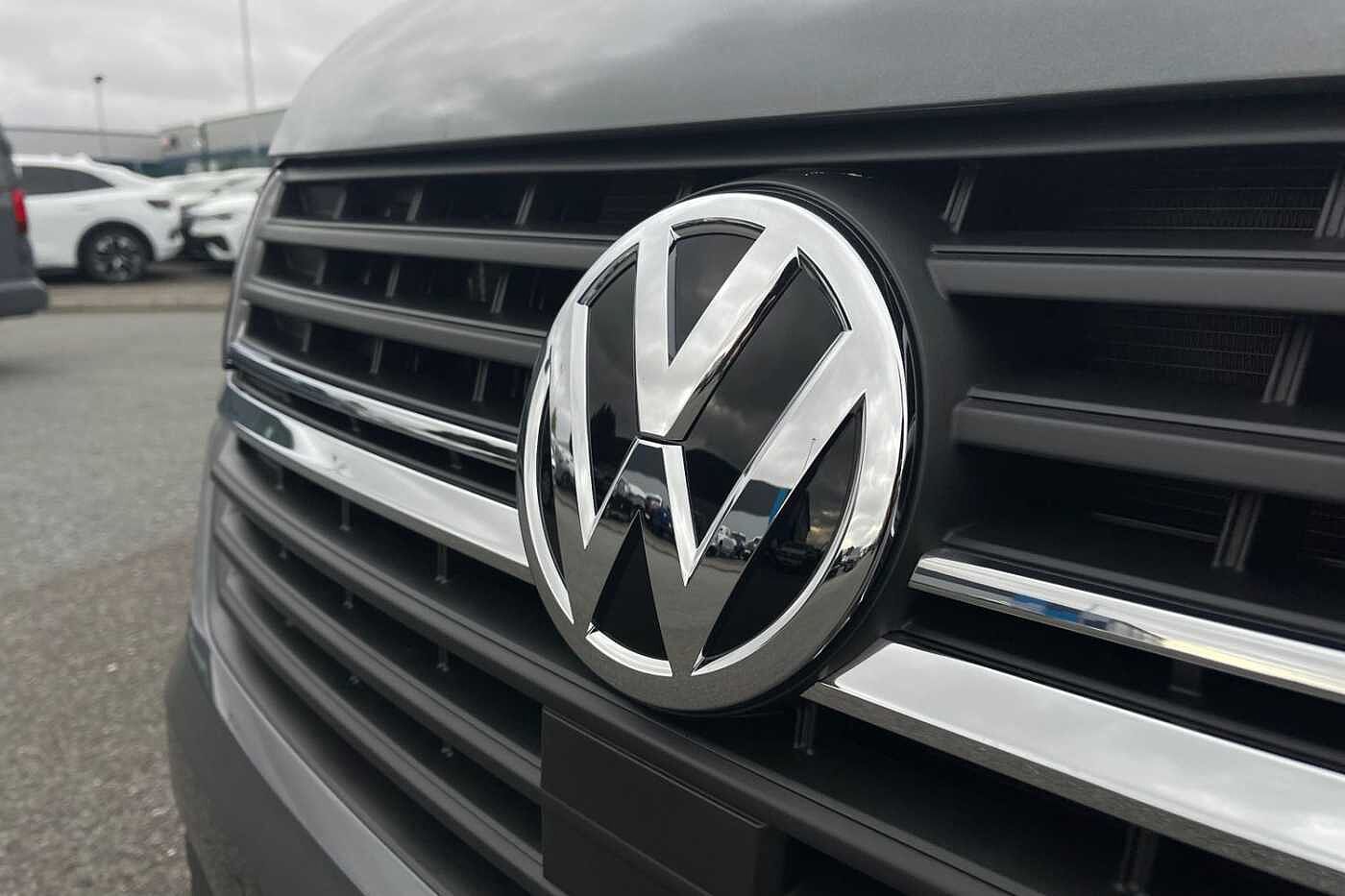 Volkswagen Transporter T28 Panel van Highline LWB 150 PS 2.0 TDI - Delivery Mileage