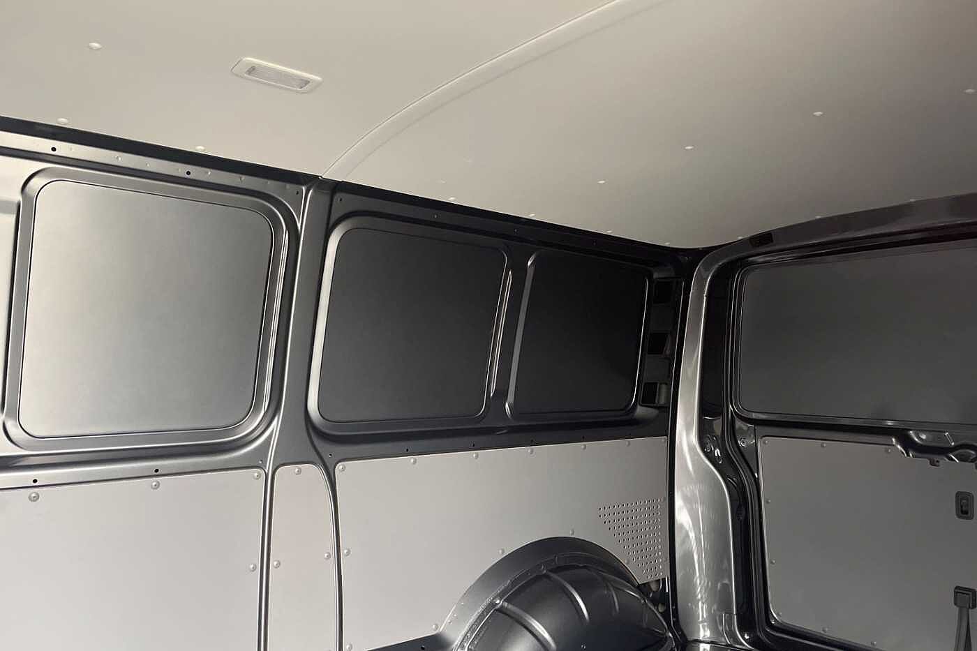 Volkswagen Transporter T28 Panel van Highline LWB 150 PS 2.0 TDI - Delivery Mileage