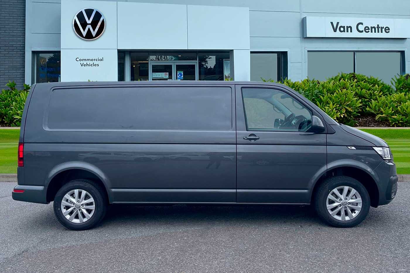 Volkswagen Transporter T28 Panel van Highline LWB 150 PS 2.0 TDI - Delivery Mileage