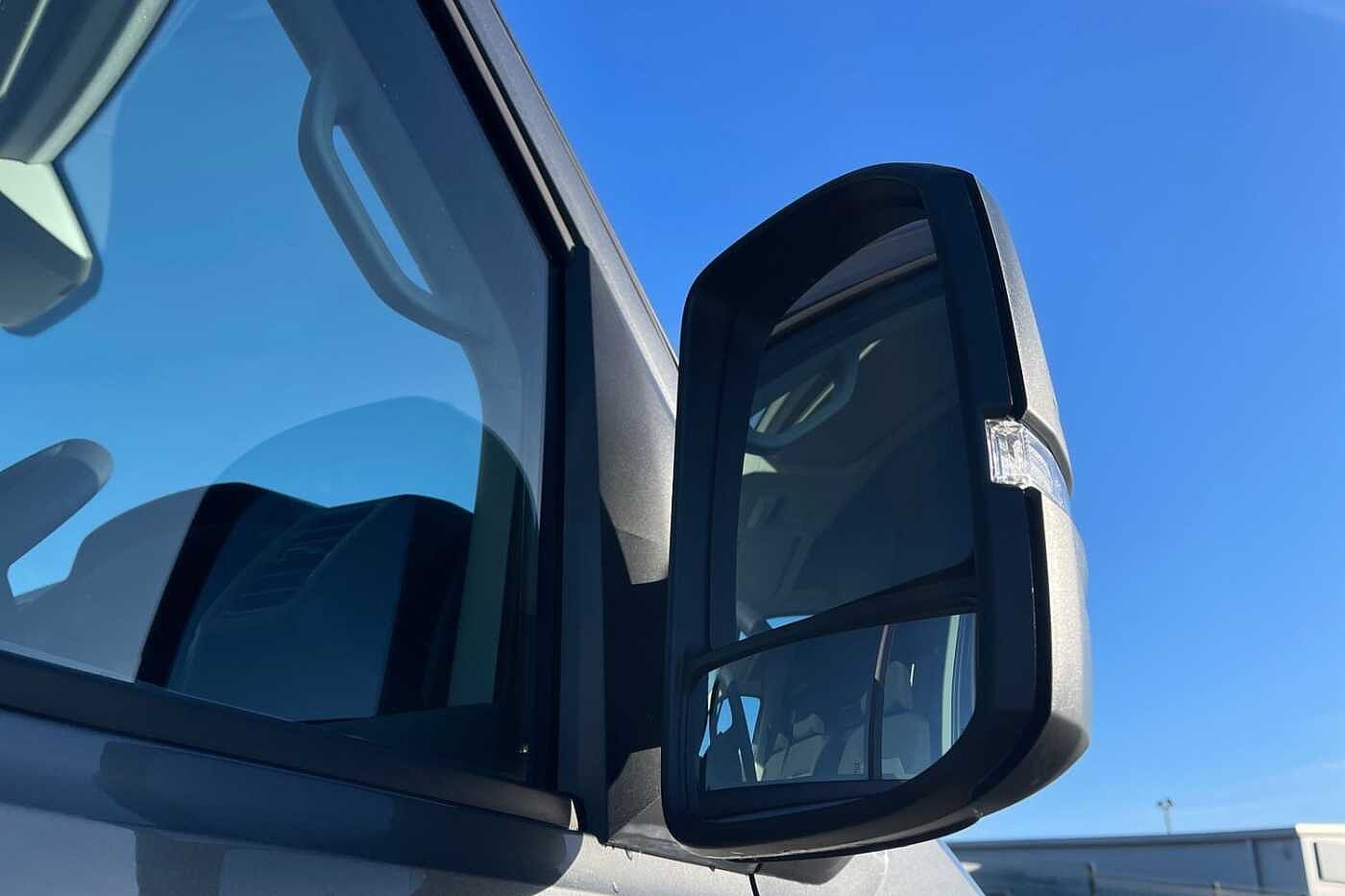 Volkswagen Crafter CR35 Trendline LWB 140 PS Automatic FWD - Business Pack