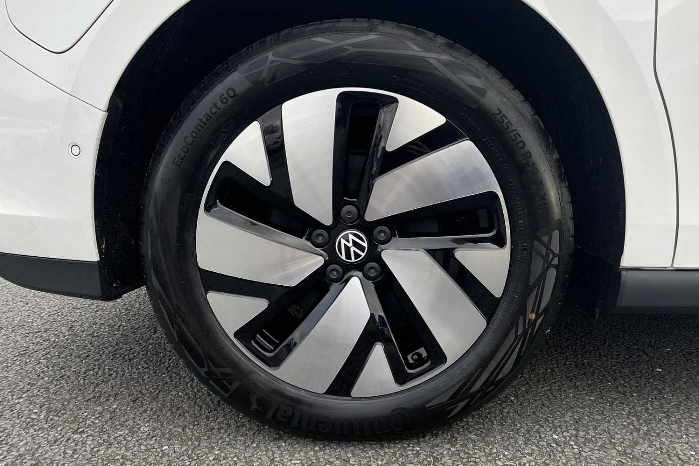 Volkswagen Id.buzz Estate ID. Buzz Cargo Commerce Plus SWB 204 PS 77 kWh Electric 1 Speed Automatic