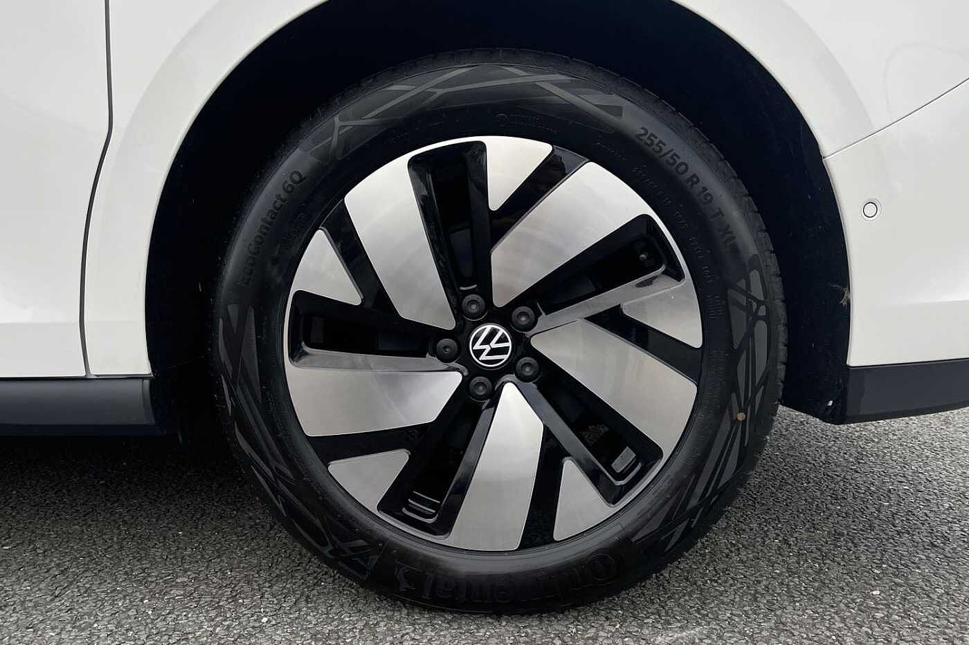 Volkswagen Id.buzz Estate ID. Buzz Cargo Commerce Plus SWB 204 PS 77 kWh Electric 1 Speed Automatic