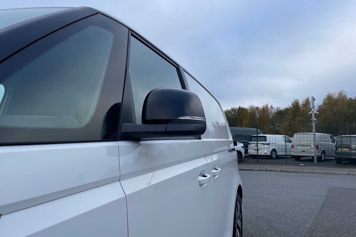 Volkswagen Id.buzz Estate ID. Buzz Cargo Commerce Plus SWB 204 PS 77 kWh Electric 1 Speed Automatic