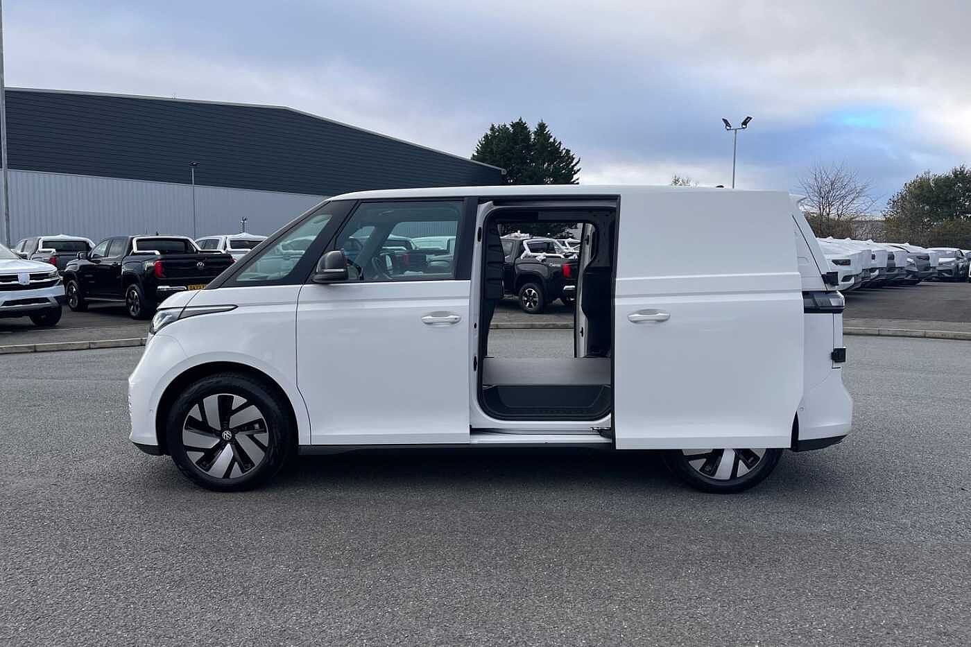 Volkswagen Id.buzz Estate ID. Buzz Cargo Commerce Plus SWB 204 PS 77 kWh Electric 1 Speed Automatic