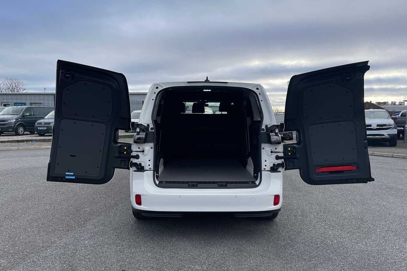 Volkswagen Id.buzz Estate ID. Buzz Cargo Commerce Plus SWB 204 PS 77 kWh Electric 1 Speed Automatic