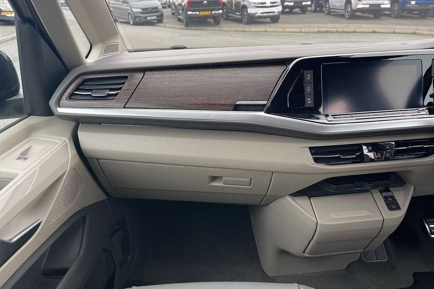 Volkswagen Multivan Style Long 218 PS 1.4 eHybrid 6-Speed DSG - Delivery Mileage