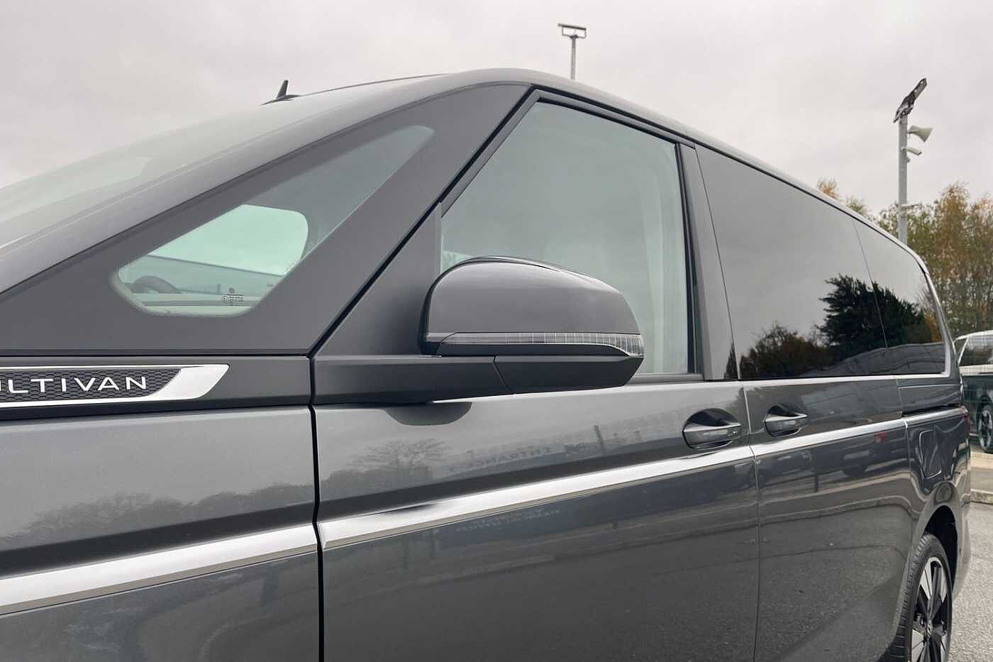 Volkswagen Multivan Style Long 218 PS 1.4 eHybrid 6-Speed DSG - Delivery Mileage