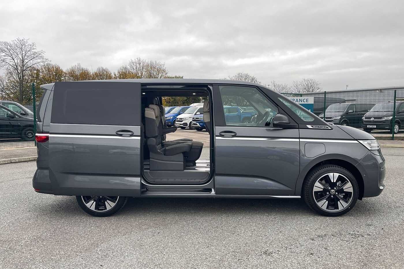 Volkswagen Multivan Style Long 218 PS 1.4 eHybrid 6-Speed DSG - Delivery Mileage