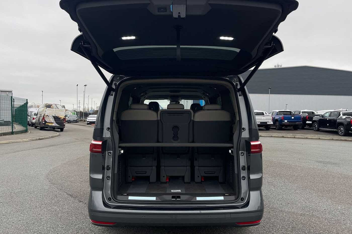 Volkswagen Multivan Style Long 218 PS 1.4 eHybrid 6-Speed DSG - Delivery Mileage