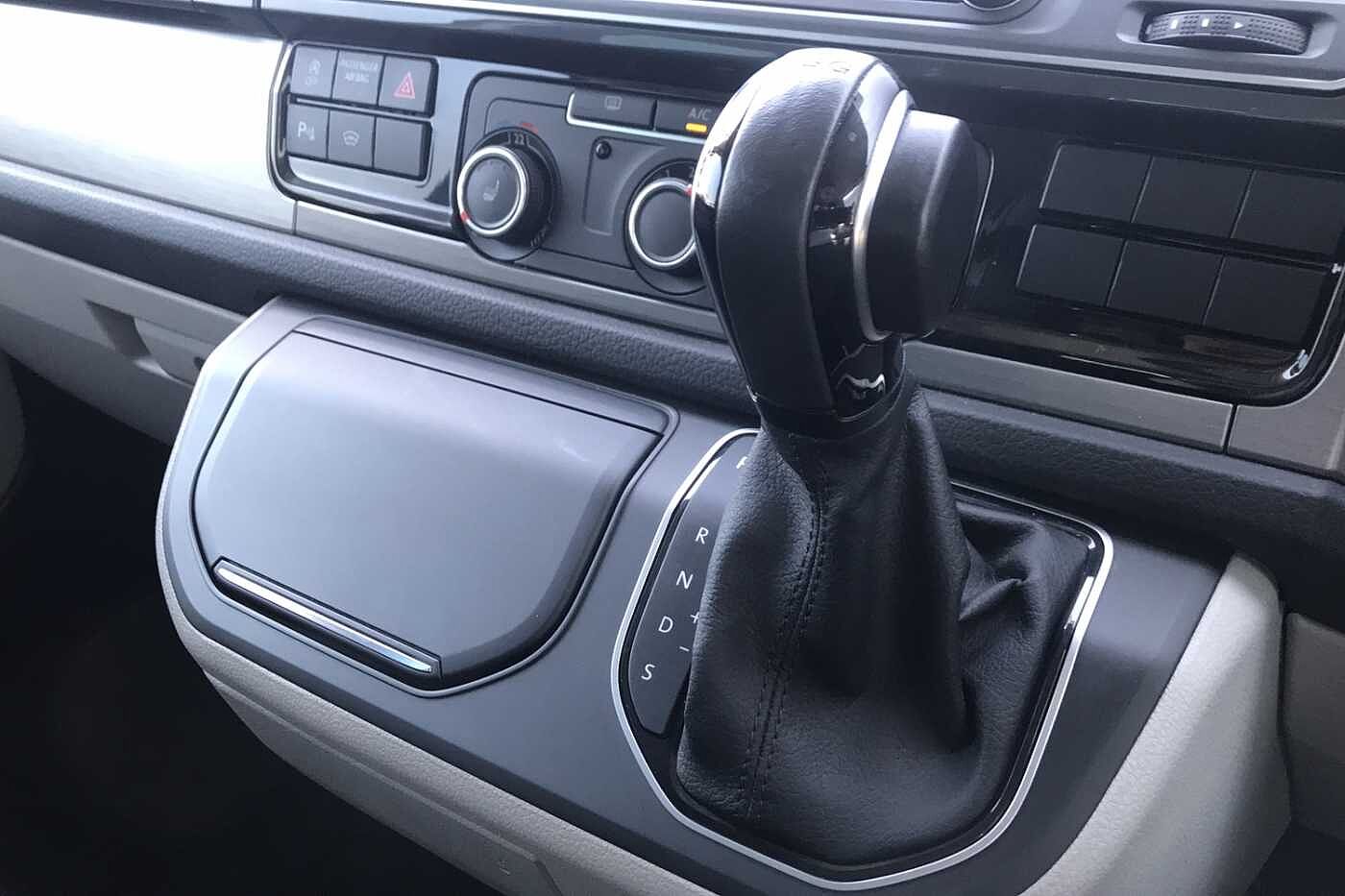 Volkswagen Transporter T30 Kombi Edition SWB 150 PS 2.0 TDI BMT 7sp DSG