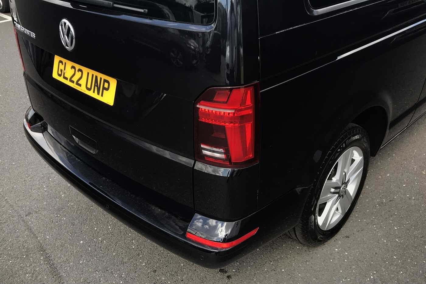Volkswagen Transporter Shuttle SE LWB 150 PS 2.0 TDI 7sp DSG