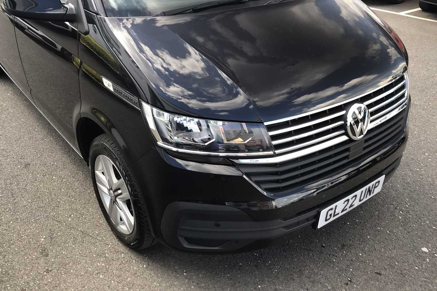 Volkswagen Transporter Shuttle SE LWB 150 PS 2.0 TDI 7sp DSG