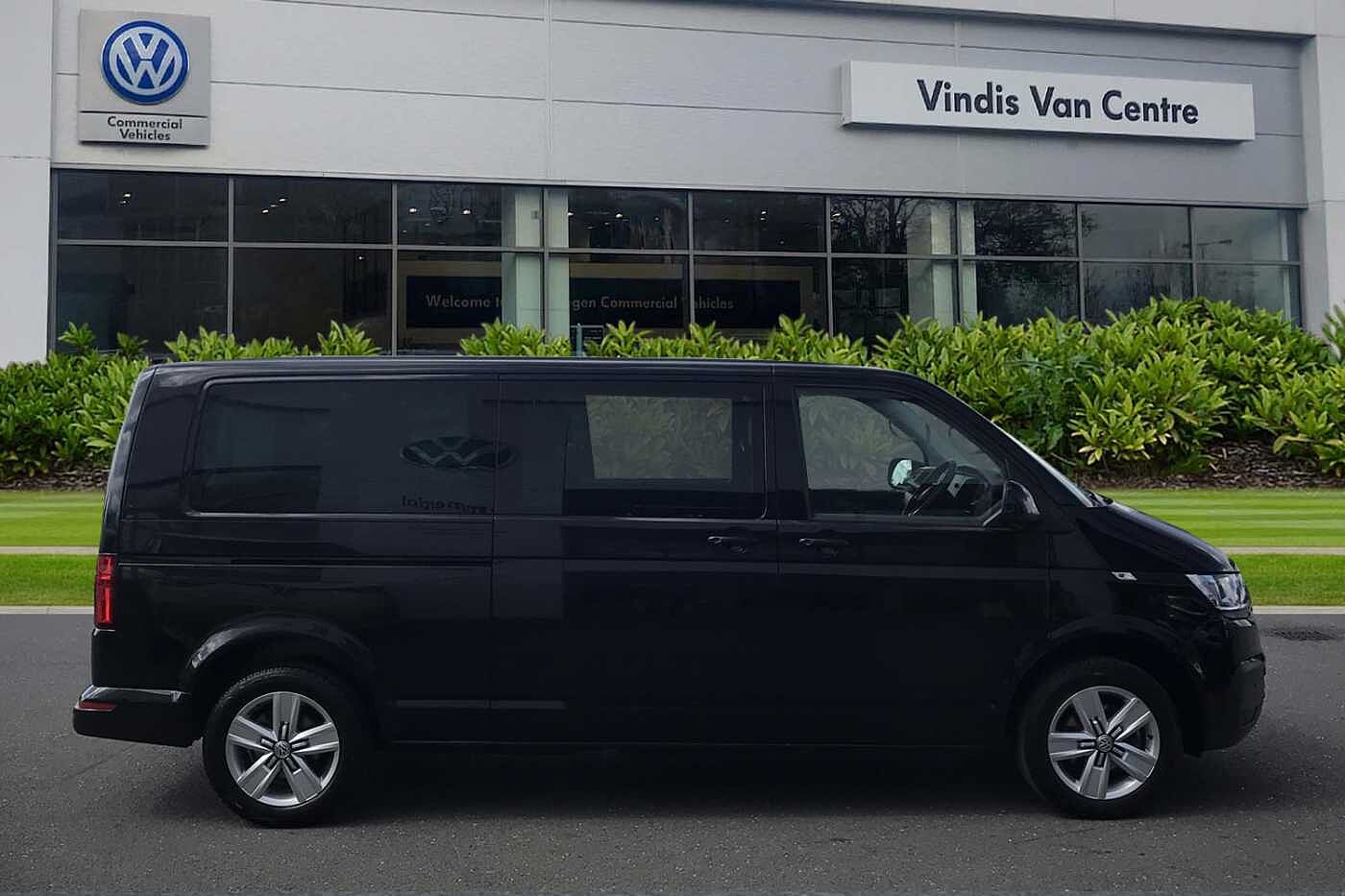 Volkswagen Transporter Shuttle SE LWB 150 PS 2.0 TDI 7sp DSG