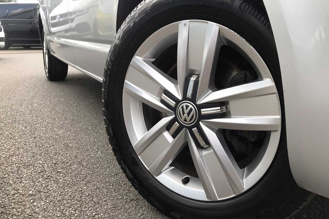 Volkswagen Transporter Shuttle SE LWB 150 PS 2.0 TDI 7sp DSG