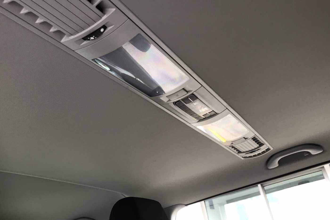 Volkswagen Transporter Shuttle SE LWB 150 PS 2.0 TDI 7sp DSG