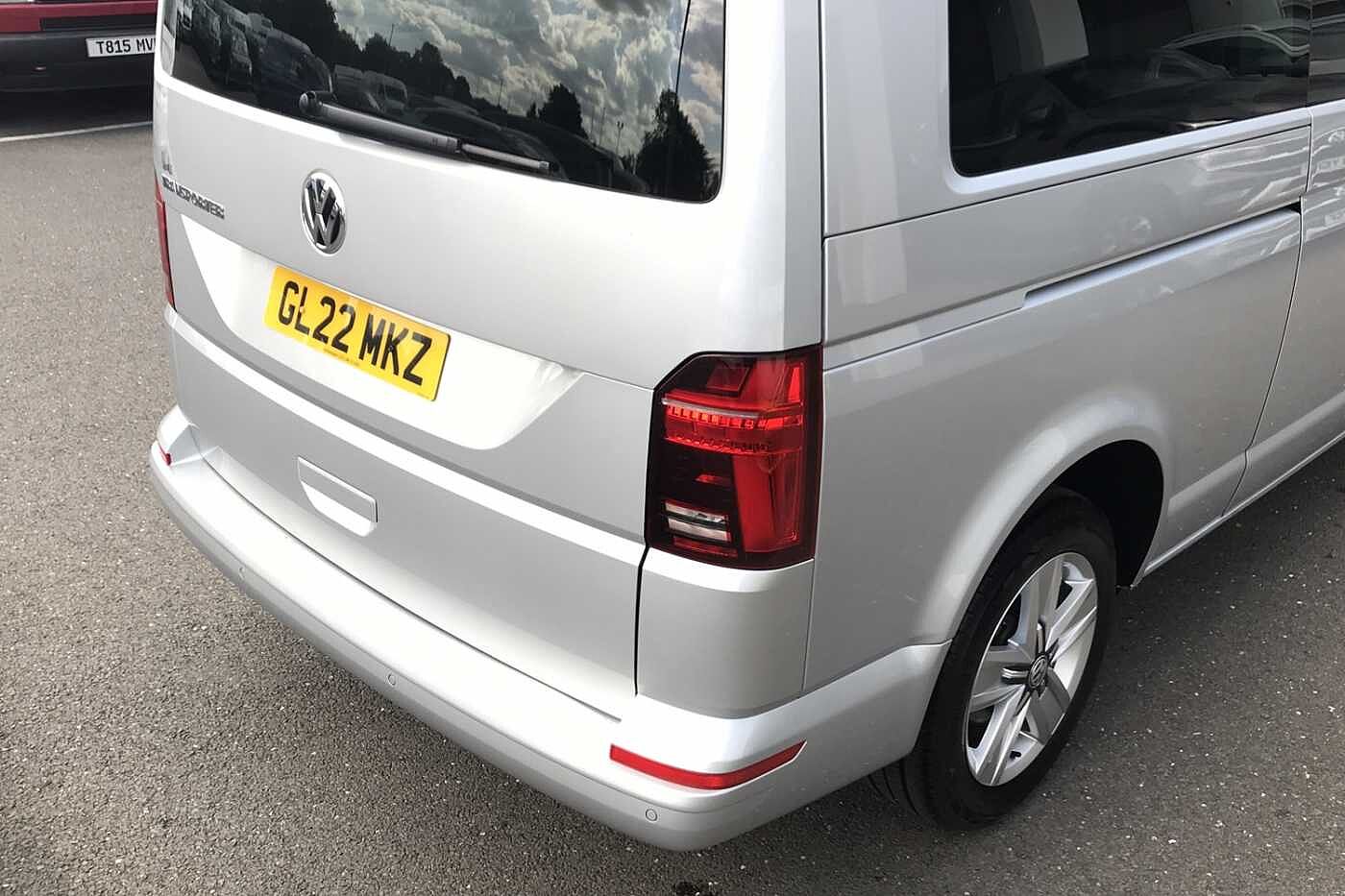 Volkswagen Transporter Shuttle SE LWB 150 PS 2.0 TDI 7sp DSG