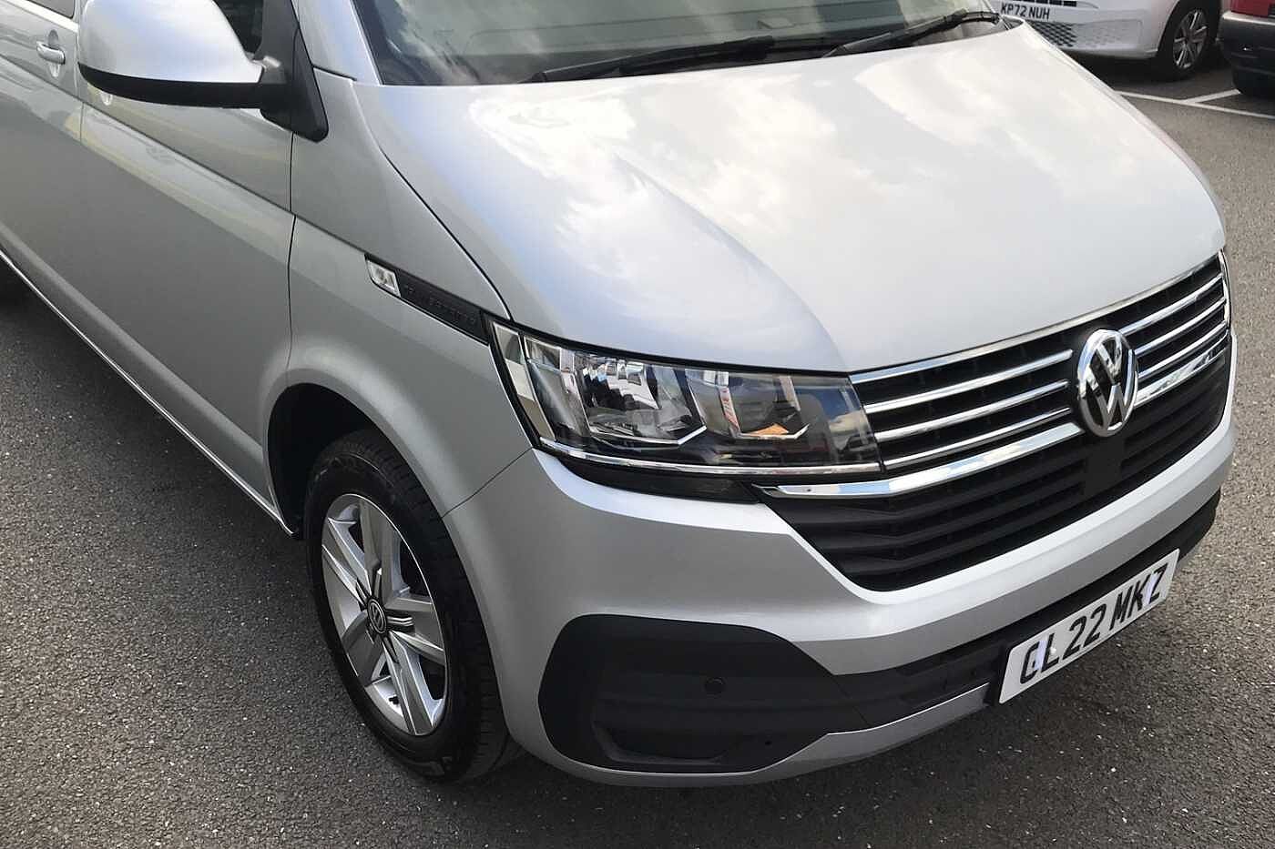 Volkswagen Transporter Shuttle SE LWB 150 PS 2.0 TDI 7sp DSG