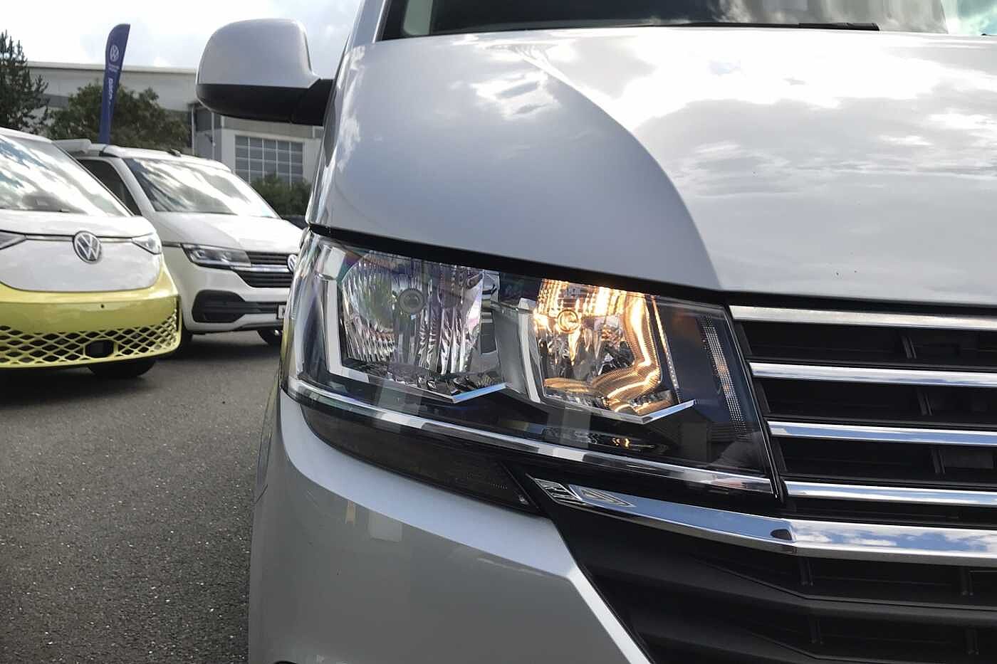 Volkswagen Transporter Shuttle SE LWB 150 PS 2.0 TDI 7sp DSG