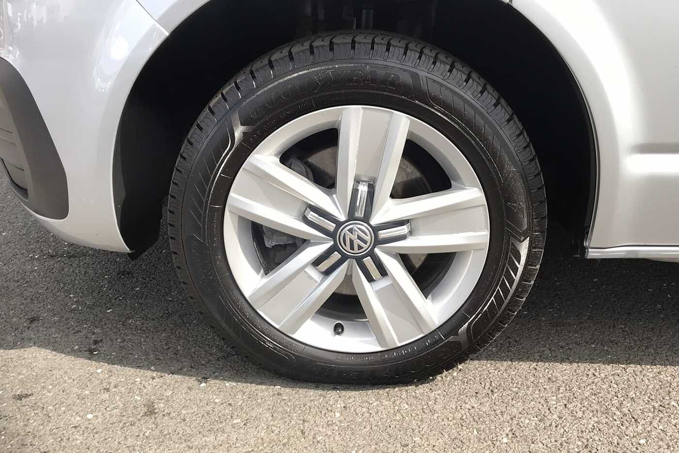 Volkswagen Transporter Shuttle SE LWB 150 PS 2.0 TDI 7sp DSG