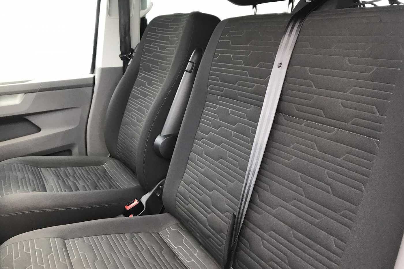 Volkswagen Transporter Shuttle SE LWB 150 PS 2.0 TDI 7sp DSG