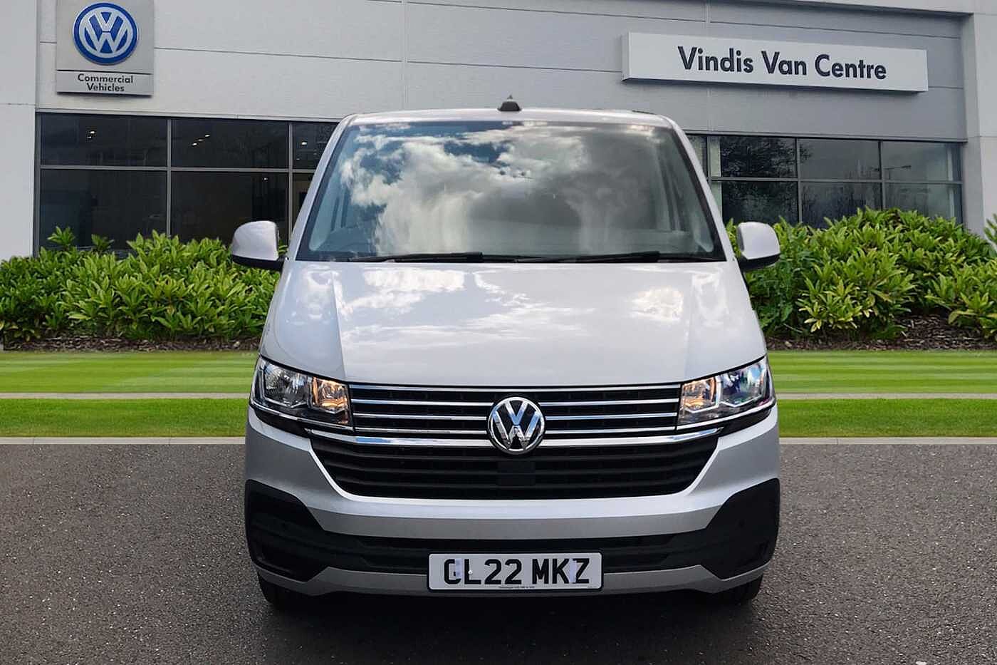 Volkswagen Transporter Shuttle SE LWB 150 PS 2.0 TDI 7sp DSG