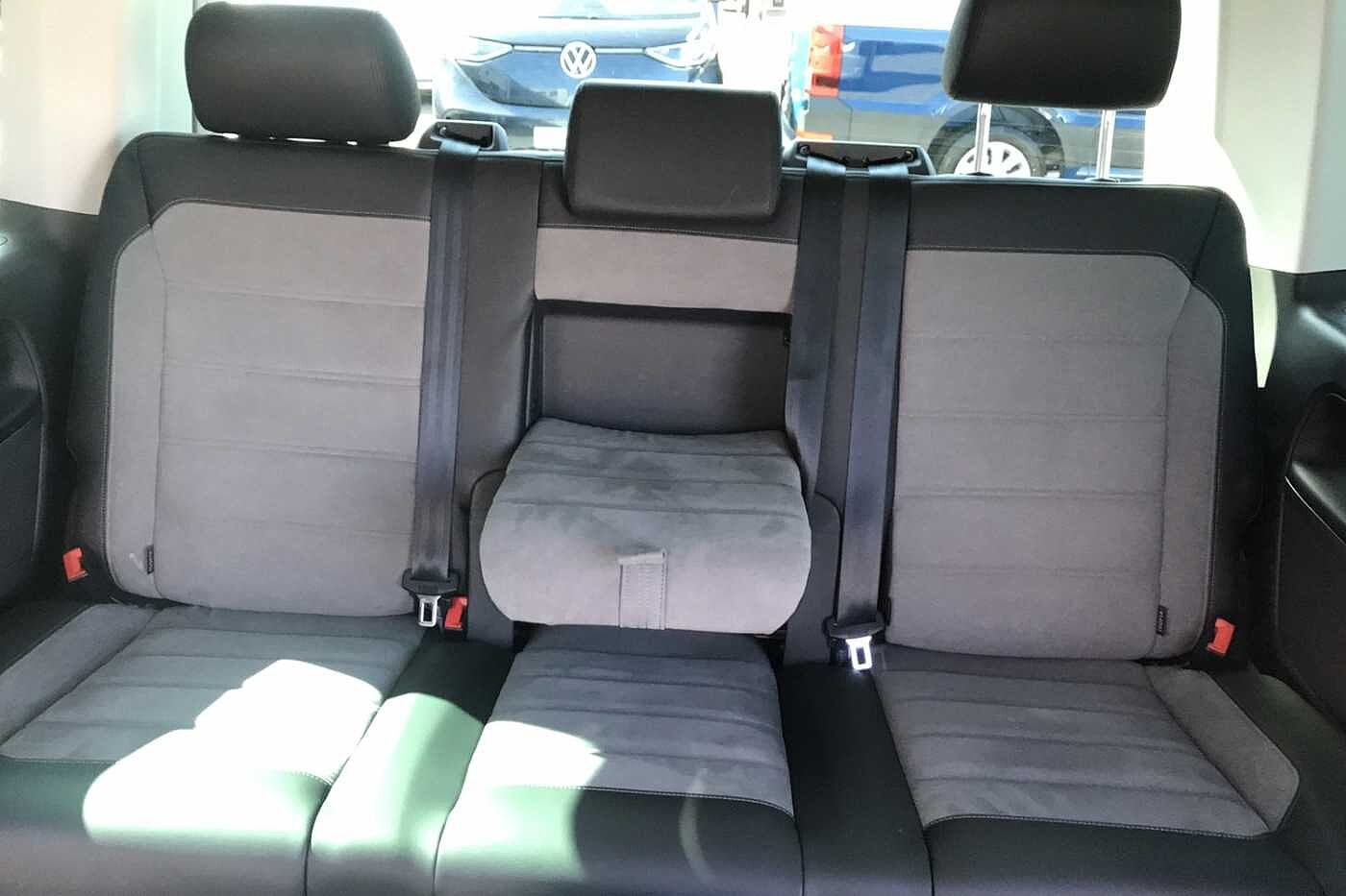Volkswagen Caravelle Executive SWB 204 PS 2.0 TDI 7sp DSG