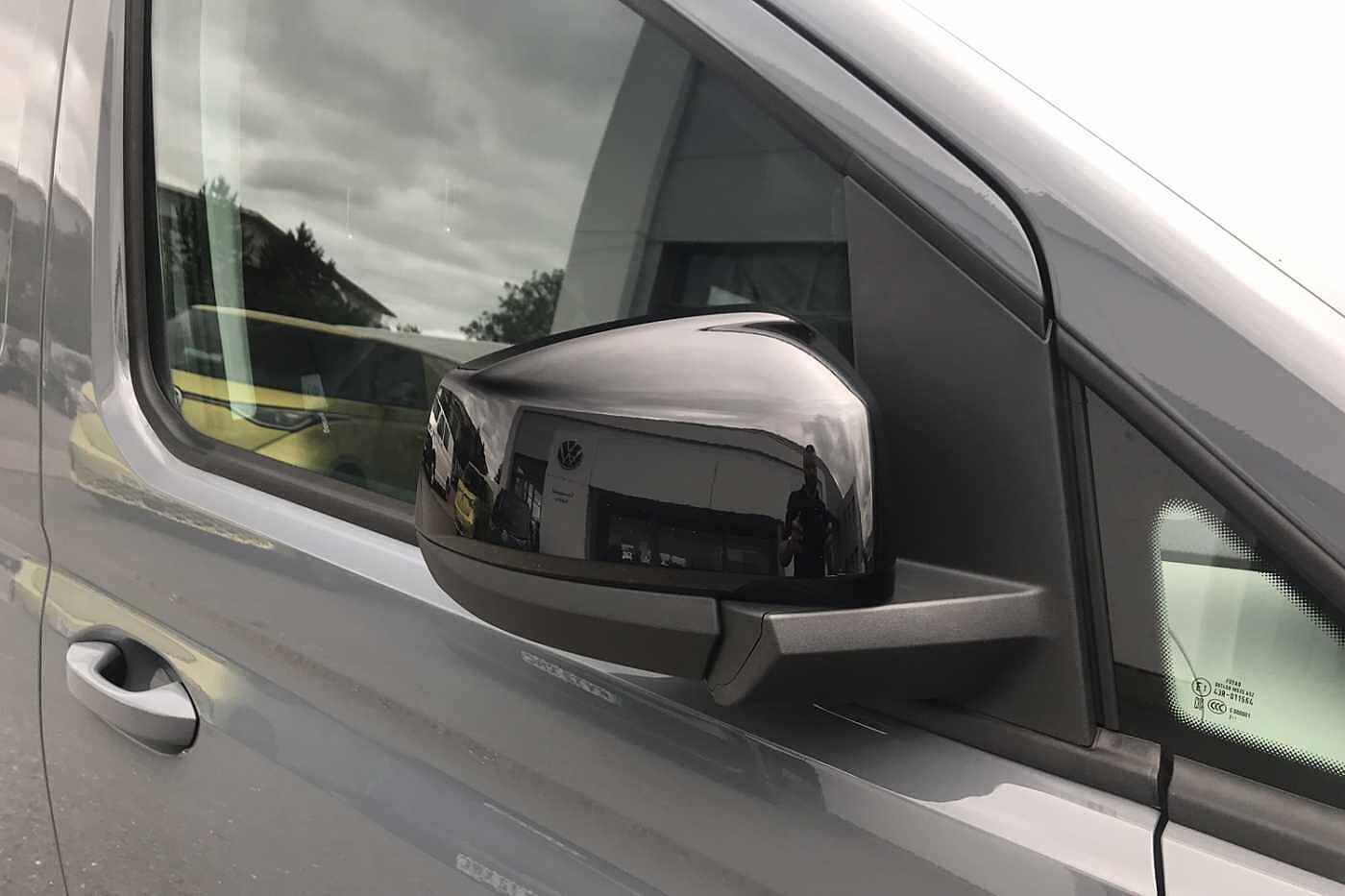 Volkswagen Caddy Commerce Pro SWB 122 PS 2.0 TDI 7sp DSG