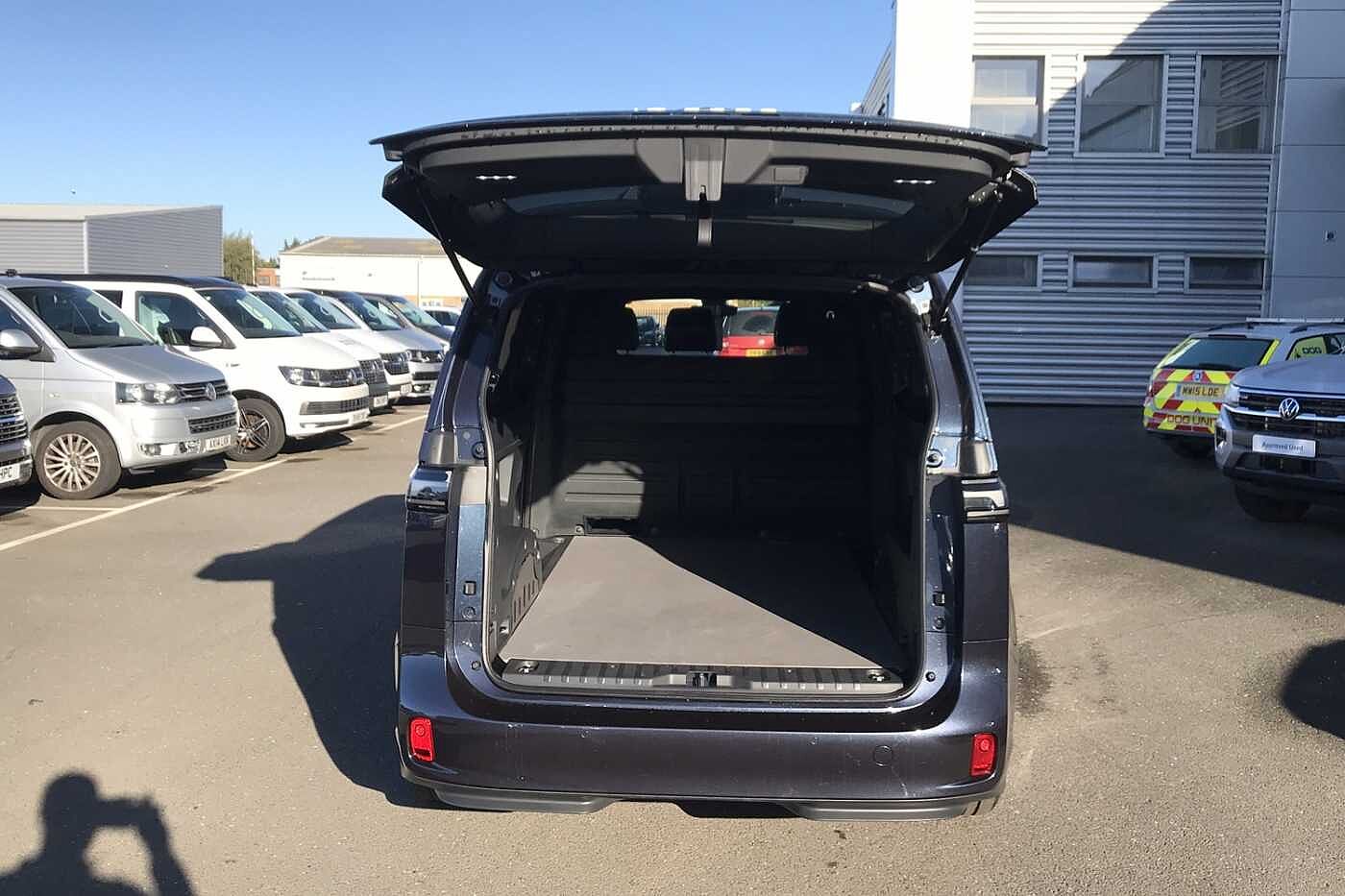 Volkswagen ID. Buzz Cargo Commerce Plus SWB 204 PS 77 kWh Electric 1 Speed Automatic