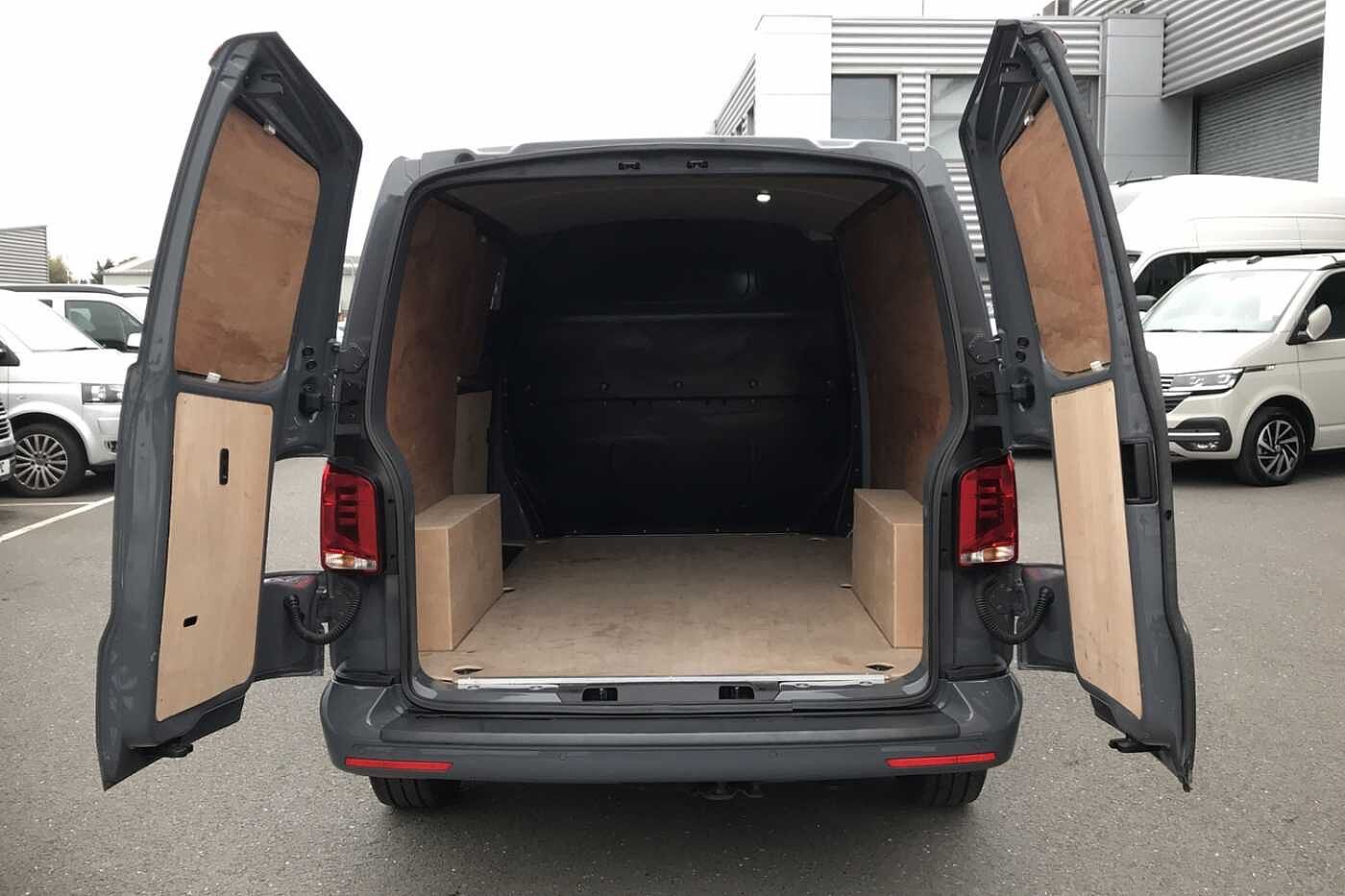 Volkswagen Transporter T32 Panel van Highline SWB 150 PS 2.0 TDI 7sp DSG