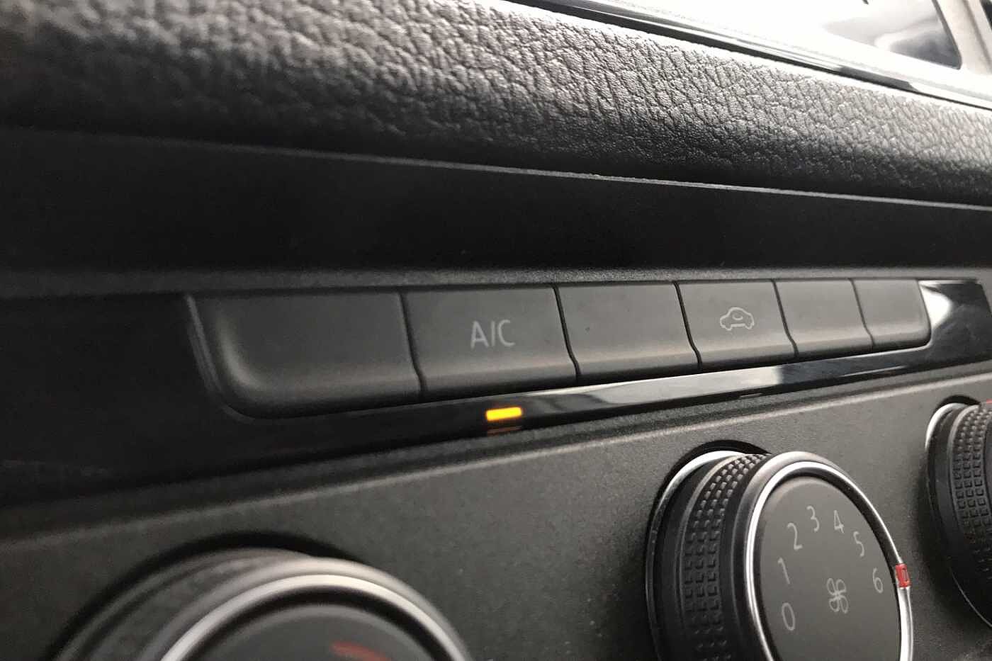 Volkswagen Crafter Panel van Trendline LWB 140 PS 2.0 TDI 6sp Manual FWD