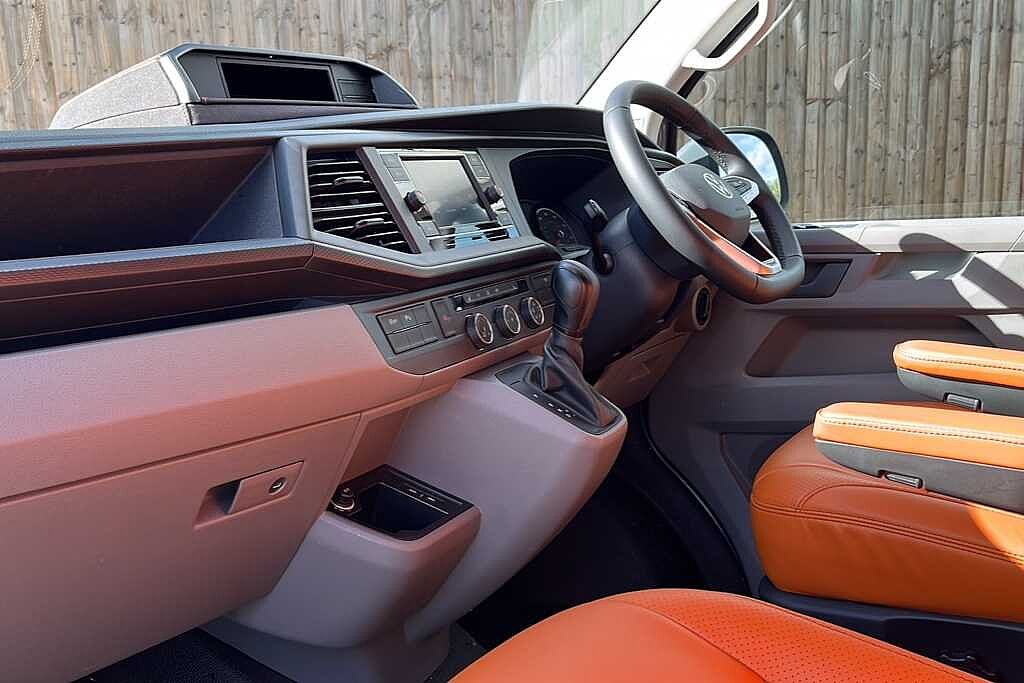 Volkswagen Transporter 2.0 TDI 150 Highline Kombi Van DSG