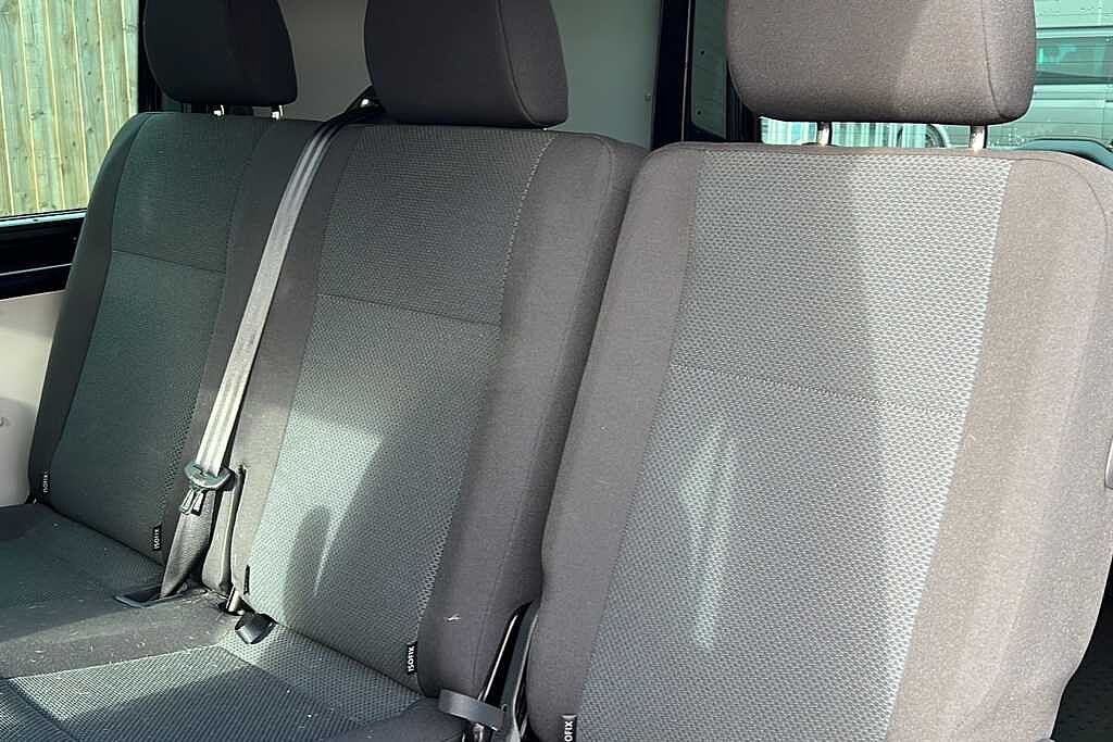 Volkswagen Transporter 2.0 TDI BMT 150 Highline Kombi Van DSG