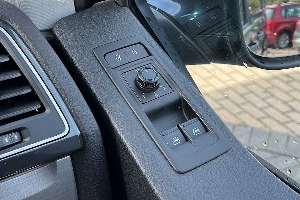 Volkswagen Transporter 2.0 TDI BMT 150 Highline Kombi Van DSG