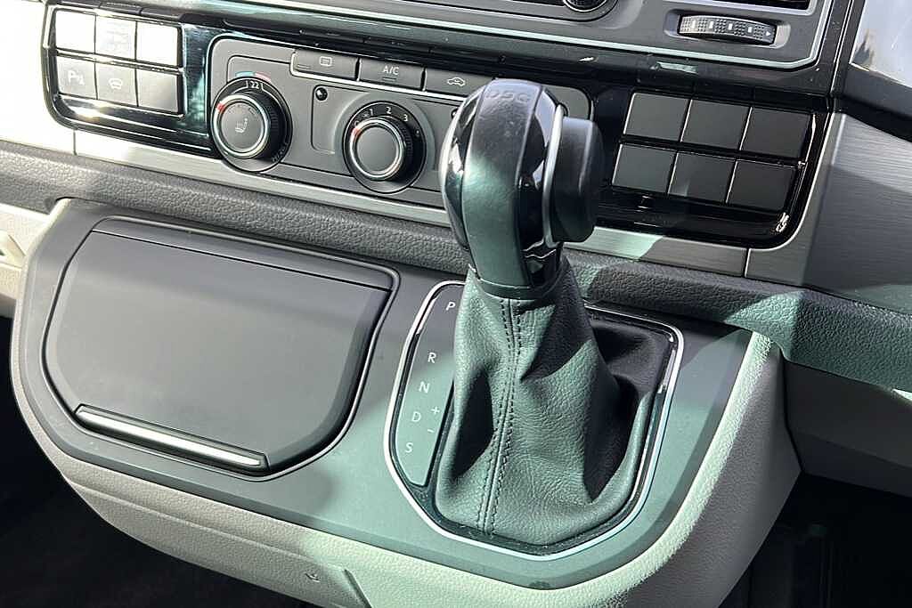 Volkswagen Transporter 2.0 TDI BMT 150 Highline Kombi Van DSG