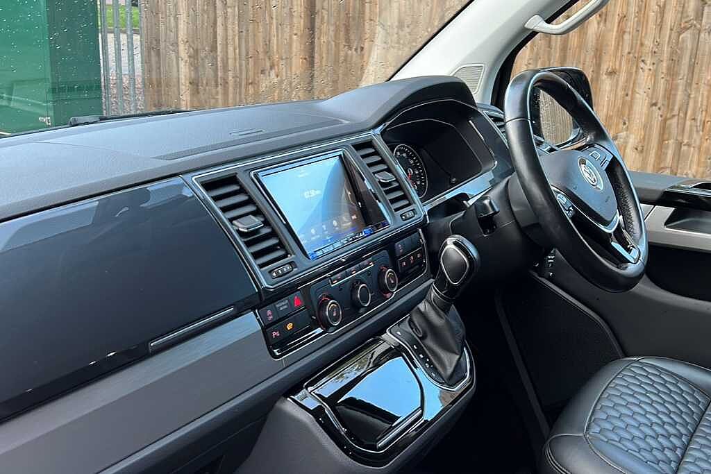 Volkswagen Transporter 2.0 BiTDI BMT 204 Highline Kombi Van 4MOTION DSG