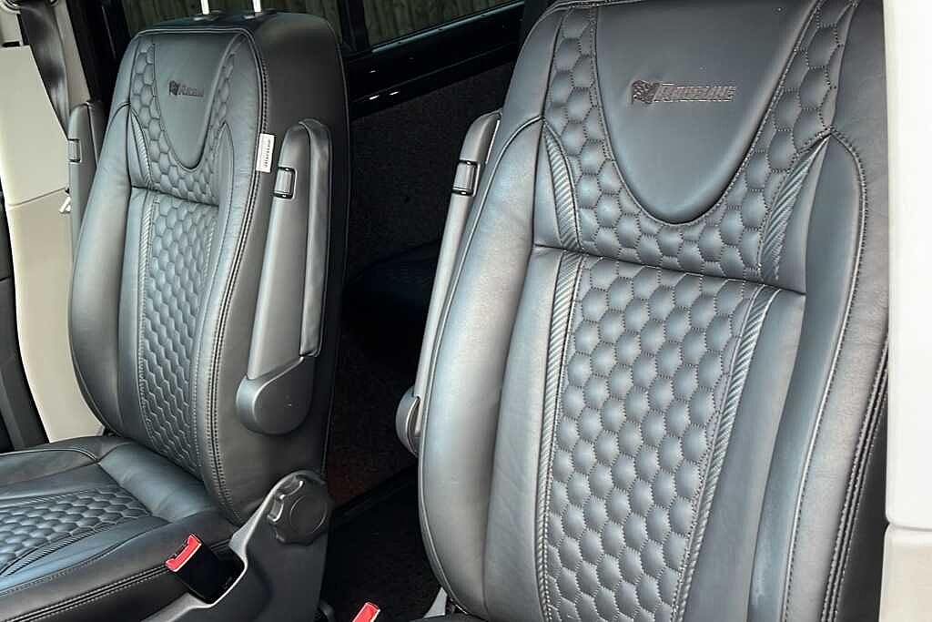 Volkswagen Transporter 2.0 BiTDI BMT 204 Highline Kombi Van 4MOTION DSG